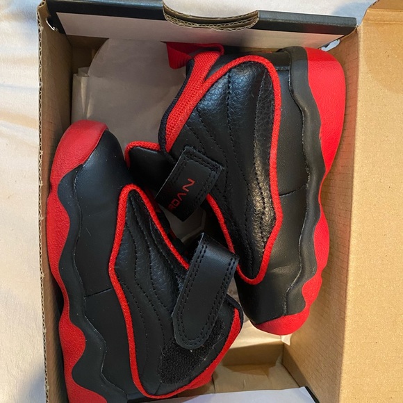 Jordan Black University Reds - Picture 5 of 7